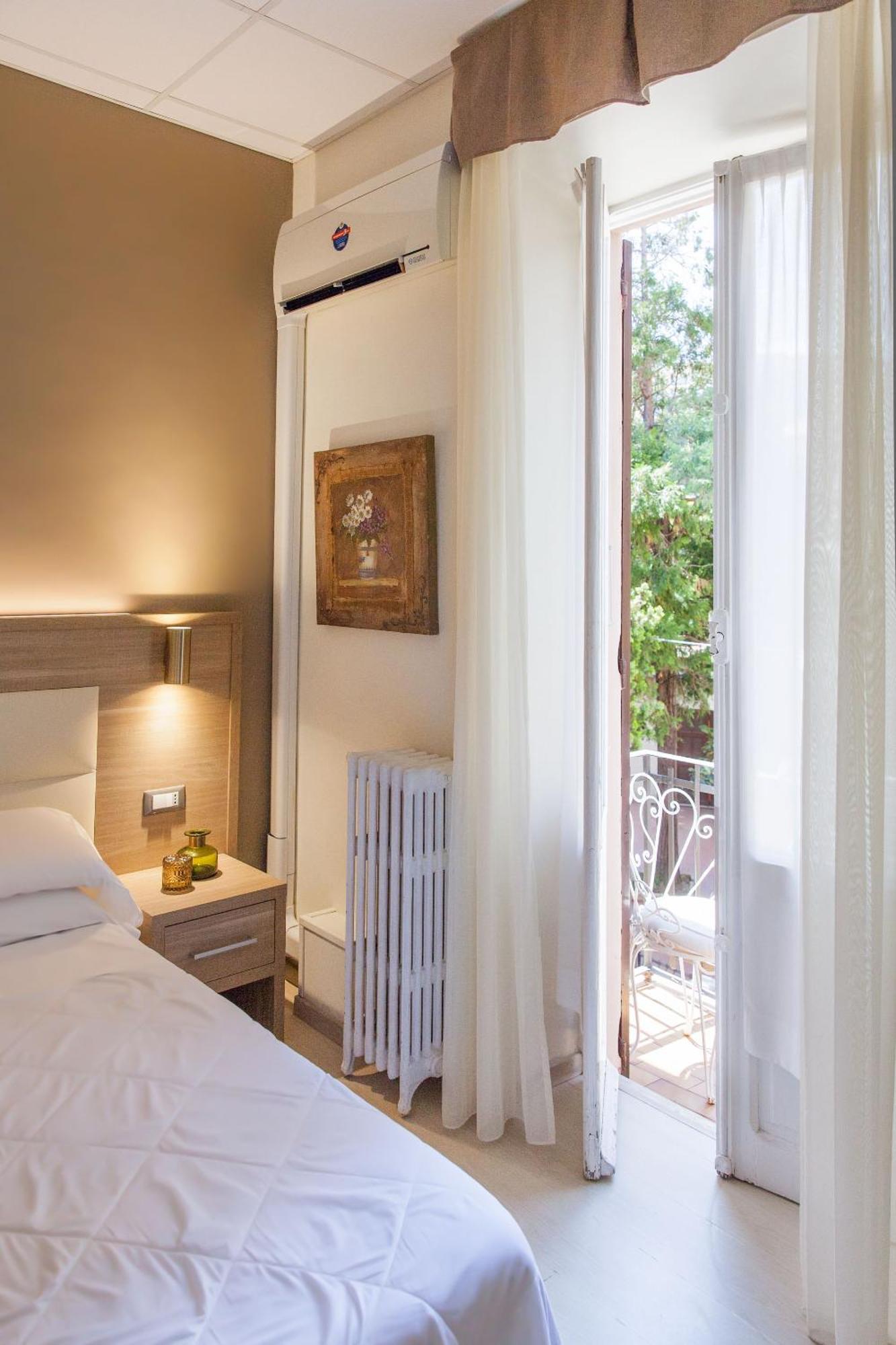 Hotel Tina Diano Marina Ngoại thất bức ảnh
