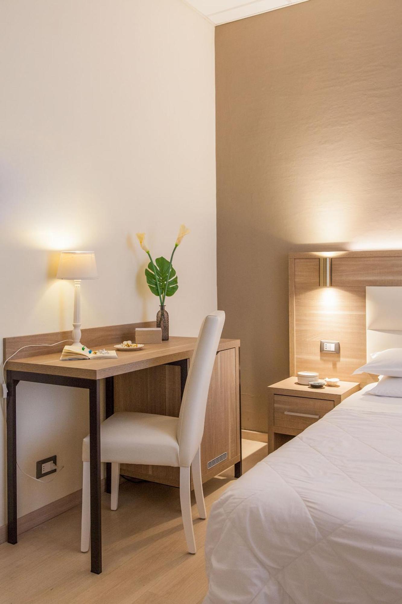 Hotel Tina Diano Marina Ngoại thất bức ảnh