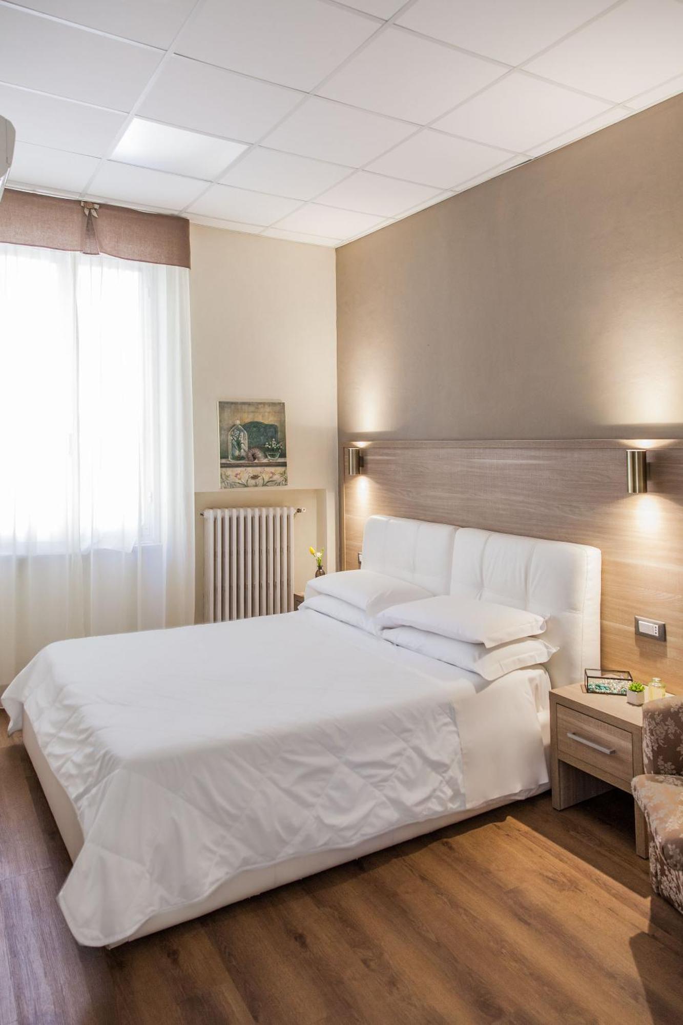 Hotel Tina Diano Marina Ngoại thất bức ảnh