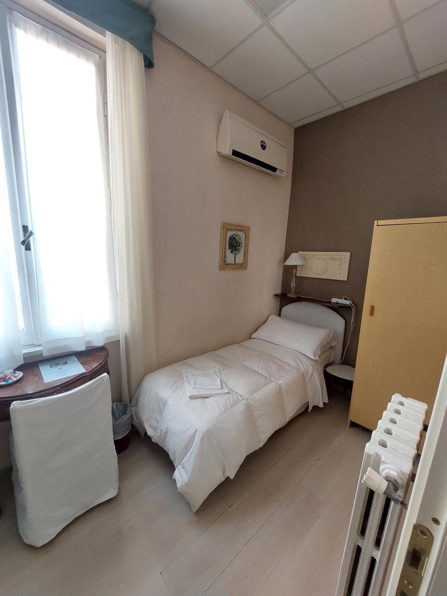 Hotel Tina Diano Marina Ngoại thất bức ảnh
