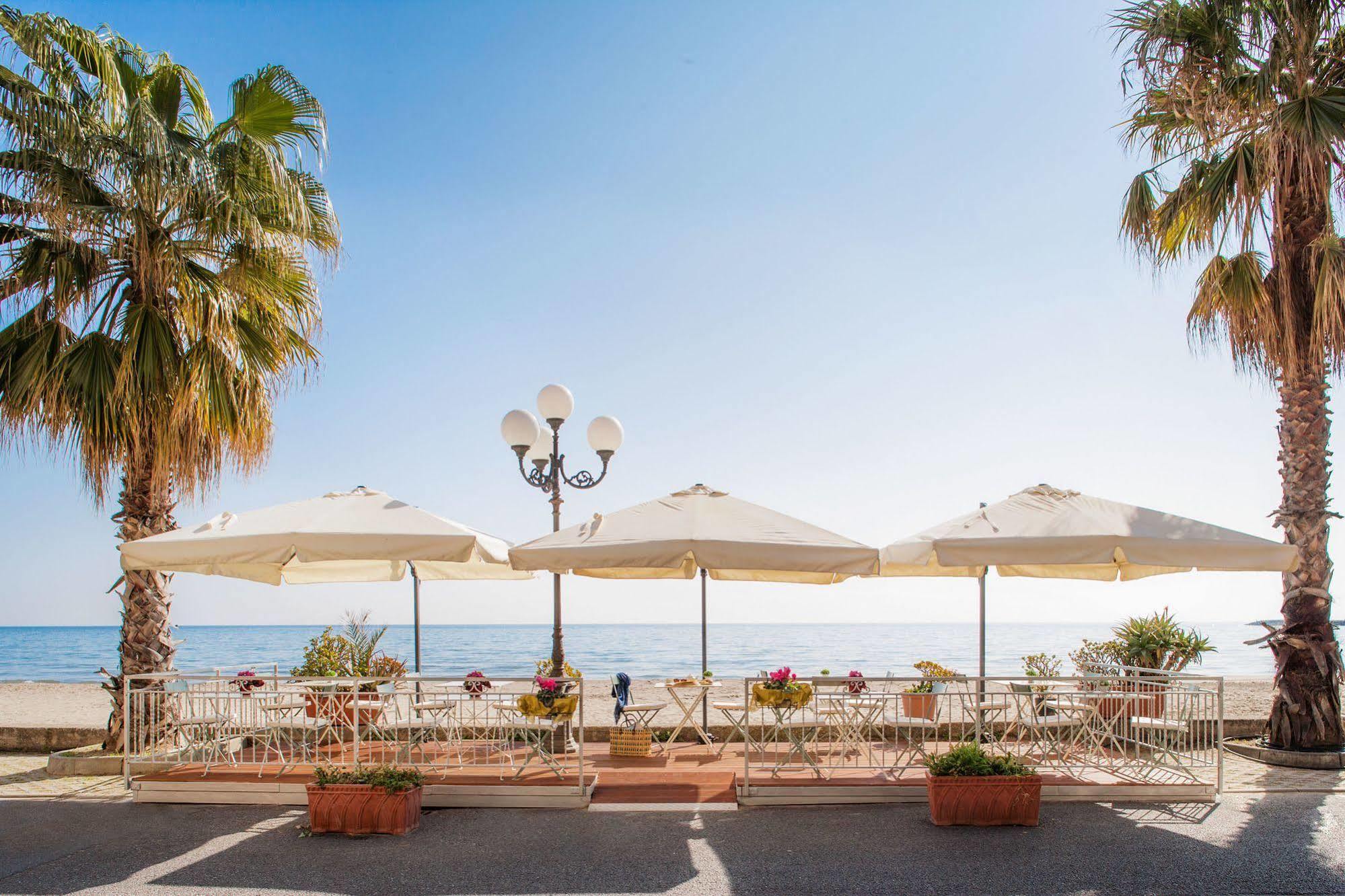 Hotel Tina Diano Marina Ngoại thất bức ảnh